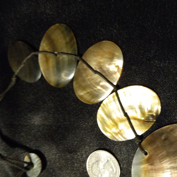 Sea shell and black cord necklace - Picture 2 of 4